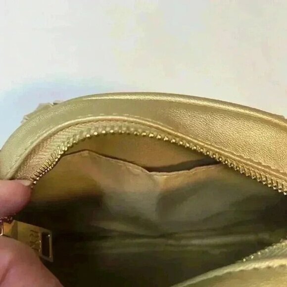 BADGLEY MISCHKA MINI DOME CROSSBODY‎ PURSE QUILTED METALLIC GOLD STUDS - Picture 6 of 7